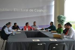Durante la sesión del Consejo General del IEC, que se votó por unanimidad el retiro de la candidaturas a fin de dar cumplimiento a la resolución del Tribunal Federal Electoral aprobada el pasado sábado. (ESPECIAL)