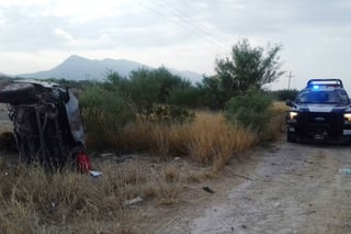 Percance. General retirado pierde la vida al sufrir volcadura en la carretera Gómez Palacio - Jiménez. (EL SIGLO DE TORREÓN) 