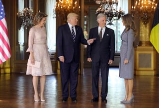 El monarca destacó sus vínculos con Estados Unidos mientras la reina Matilde explicó a la primera dama, Melania Trump, sus labores sociales. (AP)