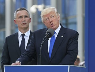 Cumbre. El presidente de EU Donald Trump y el secretario general de la OTAN, Jens Stoltenberg.