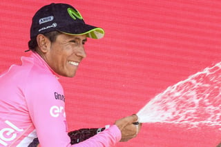 A dos etapas de que termine el Giro de Italia, el colombiano Nairo Quintana regresó al liderato de la carrera y saca 38 segundos a Tom Dumoulin. (EFE)