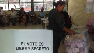 En las casillas 1174, 1462 y 1464 ubicadas en los ejidos Ana, el Perú y La Partida, respectivamente, la afluencia de votantes era del 50 al 60 por ciento según las y los funcionarios. (EL SIGLO DE TORREÓN)