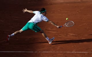 Dominic Thiem venció 6-1, 6-3 y 6-1 en 1 hora y 40 minutos a Horacio Zeballos y alcanzó los cuartos de final en Roland Garros. (AP)