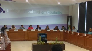 Desde las instalaciones del IEC, comenzó la sesión encabezada por la consejera presidenta Gabriela María de León Farías. (EL SIGLO DE TORREÓN)