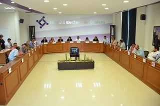 Los representantes de los partidos tuvieron acalorada discusión en sesión del IEC. (FERNANDO COMPEÁN) 