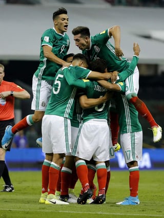 México derrota 3 por cero a Honduras. (EFE)