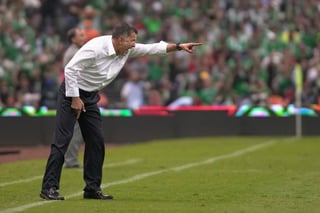 El director técnico de la Selección Mexicana, Juan Carlos Osorio, tiene al Tri en la cima del Hexagonal.  (Jam Media)