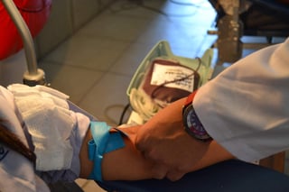El año pasado, la iniciativa de modificación de la Ley de Trabajo para otorgar a los donadores de sangre un día de descanso con goce de sueldo, fue presentada por el diputado federal por el Partido Verde, José Refugio Sandoval, misma que fue desechada por la presidenta de la Comisión del Trabajo, Georgina Zapata. (ARCHIVO)