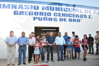 El alcalde, Gerardo García Castillo encabezó la inauguración junto con el campeón de boxeo Gregorio Ceniceros. (EL SIGLO DE TORREÓN)