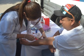 Dato. Ayer, la meta fue captar cerca de 35 unidades de sangre para la Cruz Roja de Torreón. (ANGÉLICA SANDOVAL)