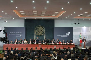Encuentro.  En Los Pinos, Peña Nieto, encabezó la ceremonia de cambio de la presidencia del Consejo de la Comunicación. 