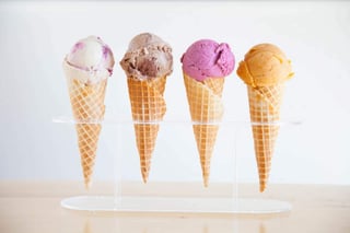 Estudio revela que comer algo frío, específicamente helado, por la mañana, ayuda al rendimiento del cerebro. (INTERNET)