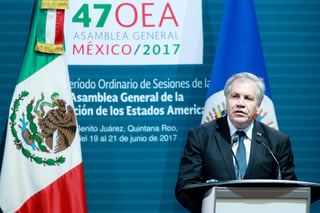 En alerta. Luis Almagro externó ayer su preocupación de que en
México aún existan conductas antidemocráticas