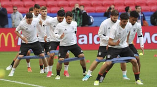 Alemania entrenó ayer con miras al importante duelo ante Chile. (EFE)
