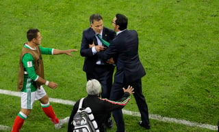El director técnico del Tricolor se calentó e insultó a su similar de Nueva Zelanda. 