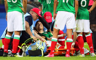 Salcedo estará de baja tres meses, luego de la lesión del ligamento de la articulación acromioclavicular que sufrió ante Nueva Zelanda en la Copa Confederaciones. (ARCHIVO)