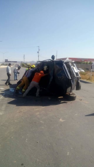 Destrozado. El accidente se registró en la carretera Torreón - San Pedro. (EL SIGLO DE TORREÓN)