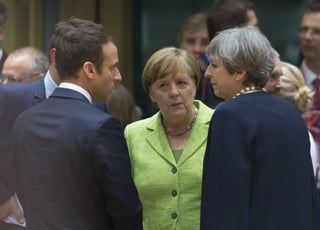 Juntos. El presidente francés, Emmanuel Macron, junto a la canciller alemana Angela Merkel y la primera ministra de Reino Unido.