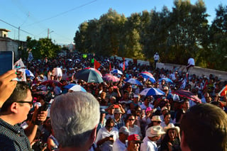 Acuden. 'Marcha por la Dignidad en Coahuila'  se llevó a cabo durante el miércoles, a pesar de supuestos mensajes de cancelación.