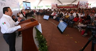 En gira de trabajo por Tlaxcala, el secretario exhortó a la población de esa entidad a sumar esfuerzos y seguir adelante por el progreso de la entidad. (NOTIMEX)