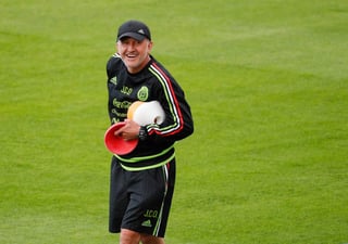 Juan Carlos Osorio ha sido duramente criticado por la prensa mexicana tras el apretado triunfo ante Nueva Zelanda. (EFE)