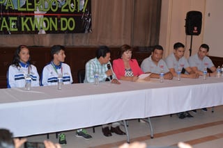 Las autoridades municipales y deportivas, así como el comité organizador, dieron pormenores. (Ernesto Ramírez)