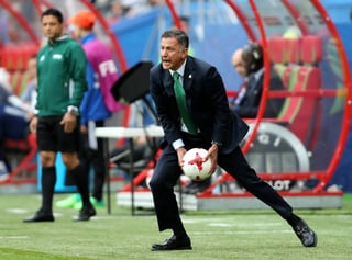El técnico Juan Carlos Osorio quedó complacido con el funcionamiento de su equipo.  (Fotografía de EFE) 