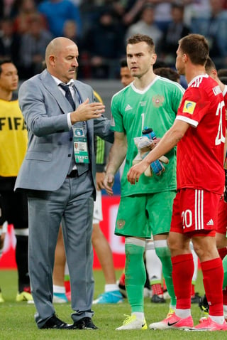 El técnico Stanislav Cherchesov consideró que fueron capaces de lograr el respaldo de la afición de cara a la Copa del Mundo. (EFE)