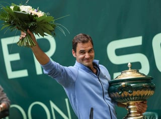 El suizo Roger Federer se impuso al local Alexander Zverev. (AP)
