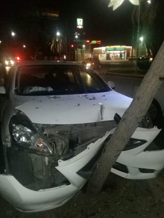 El accidente ocurrió en avenida Juárez y Calzada Colón. (EL SIGLO DE TORREÓN)