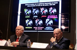 Al alza. En cinco años el consumo de drogas entre adolescentes aumentó 125 por ciento alerta Manuel Mondragón y Kalb (der.) y José Narro (izq.)
