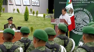 Al inaugurar este martes la Unidad Habitacional Militar 'Puebla V', el mandatario dijo que la labor que realizan las Fuerzas Armadas merece nuestro reconocimiento y gratitud y al mismo tiempo la mejor redistribución. (TWITTER)