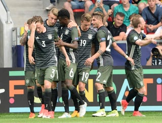 Fue en los penales que Alemania derrotó a Inglaterra en la semifinal del Torneo Europeo Sub-21. (AP)