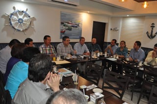 Reunión. Empresarios del CLIP se reunieron ayer con los diputados electos de Torreón. (FABIOLA P. CANEDO)