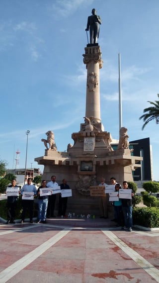 La protesta se realizó tras el asesinato del periodista Salvador Adame en Michoacán. (EL SIGLO DE TORREÓN)