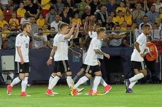 Alemania venció 1-0 a la favorita España, para alzarse con el título. (EFE)