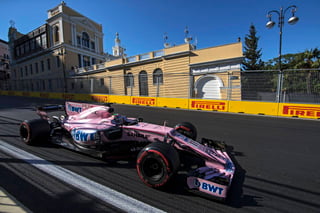 Sergio Pérez dijo que todavía está decepcionado por lo que ocurrió en el Gran Premio de Azerbaiyán, donde tuvo roces con Esteban Ocon. (EFE)