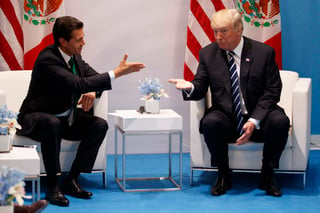Los presidentes de Estados Unidos, Donald Trump, y de México, Enrique Peña Nieto, se reunieron hoy por primera vez cara a cara para abordar el estado de las relaciones bilaterales, en el marco de la cumbre del G20 que se celebra en Hamburgo. (AP)