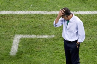 FIFA suspende seis partidos a Juan Carlos Osorio por insultar a los árbitros.