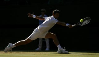 Novak Djokovic se deshizo en tres sets del letón Ernests Gulbis. (AP)