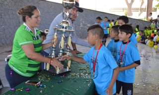 Los Felinos se quedaron con el título de la categoría Mayor, donde Cefojur 2002 fue el subcampeón y José Francisco López, del equipo Cruzeiro, se adjudicó el campeonato de goleo. (EL SIGLO DE TORREÓN)