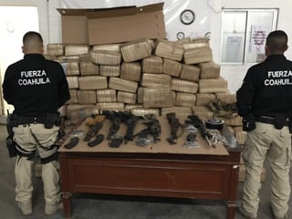 La droga, así como las armas y municiones aseguradas, fueron puestos a disposición del Ministerio Público Federal al igual que el detenido por el delito de posesión y transportación de droga. (ESPECIAL)