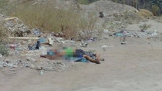 Homicidio. Dejan cadáver encobijado, estrangulado y con esposas en terreno baldío de Torreón. (EL SIGLO DE TORREÓN)