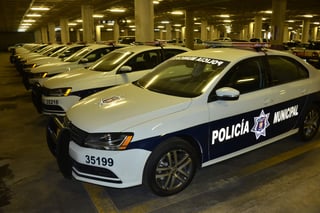 La causa de que los vehículos no estén en las calles patrullando es porque se espera que la entrega oficial la realice el gobernador Rubén Moreira. (EL SIGLO DE TORREÓN)