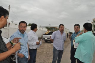 Un grupo de empresarios del Consejo Lagunero de la Iniciativa Privada (CLIP) y del Grupo Empresarial de La Laguna (GEL) llevaron a cabo un recorrido por las obras que tienen inversión de esta bolsa. (FABIOLA P. CANEDO)