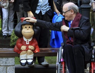 Cansado de la pequeña Mafalda, Quino dejó de hacer la tira en 1973, pero recuperó el personaje para ilustrar campañas en favor de los derechos de la infancia. (ARCHIVO)