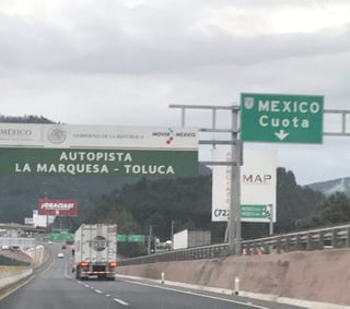 Antes de cumplir un año, el tramo de 12 kilómetros de la nueva autopista que va de La Marquesa a Lerma, registró 28 accidentes, cinco de ellos graves. (TWITTER)