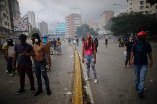 En Caracas pudieron constatarse enfrentamientos entre manifestantes y elementos de la Policía y la Guardia Nacional. (ARCHIVO)
