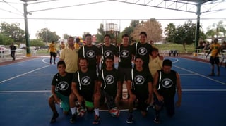 Equipos locales de Primera Fuerza de voleibol, ofrecieron un juego de exhibición. (Especial)