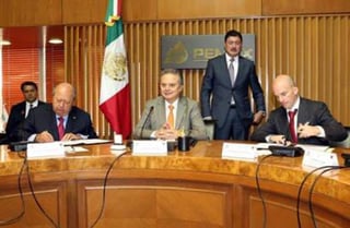 Con beneficios. El pasado 11 de julio, Pemex y el Sindicato de Trabajadores Petroleros suscribieron el Contrato Colectivo.